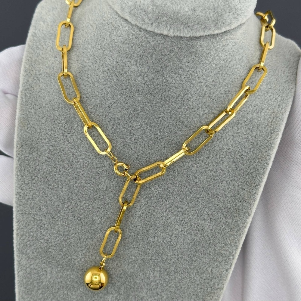 Gold Pendant Necklace with Intricate Detailing